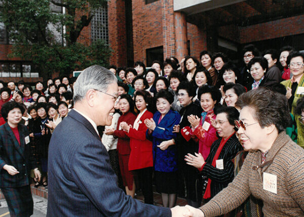 總統蒞臨婦女問政研習會聽取意見並講話於劍潭-李總統照片冊-MOFA109179CF-2020-12-PH00109-014