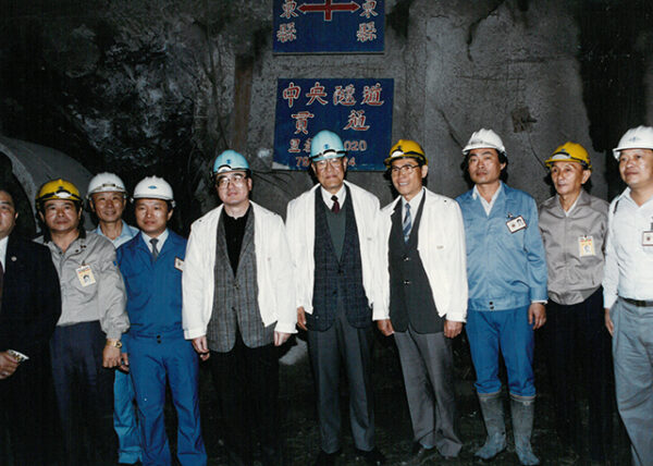 巡視南迴鐵路中央隧道工程於台東-李總統照片冊-MOFA109179CF-2020-12-PH00109-091