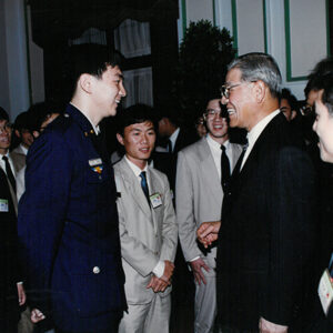 總統接見並以茶會款待青年獎章得獎人 於總統府-李總統照片冊-MOFA109179CF-2020-12-PH00109-109