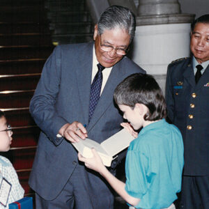 總統接見並以茶會款待「寫給總統的一封信」徵文活動優勝學童-李總統照片冊-MOFA109179CF-2020-12-PH00109-148