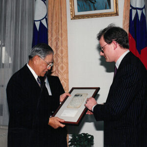 總統接見英國友人查理.康德黎先生於總統府-李總統照片冊-MOFA109179CF-2020-12-PH00114-024