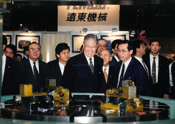 總統參觀"一九九三年台北國際工具機展"於世貿中心-李總統照片冊-MOFA109179CF-2020-12-PH00114-033