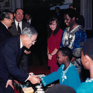 總統以茶會款待"非洲兒童合唱團"巴奈特等人於總統府-李總統照片冊-MOFA109179CF-2020-12-PH00114-042