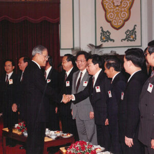 總統以茶會款待駐外僑務工作人員李本軒先生等人於總統府-李總統照片冊-MOFA109179CF-2020-12-PH00114-045