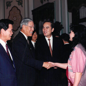 總統以茶會款待八十二年全國模範勞工於總統府-李總統照片冊-MOFA109179CF-2020-12-PH00114-053