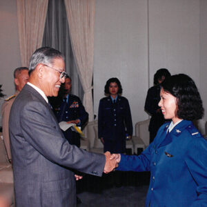 總統接見空軍新任女飛行軍官銀素惠少尉等五員暨其家長於總統府-李總統照片冊-MOFA109179CF-2020-12-PH00114-063