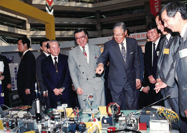 總統參觀"一九九三年中華民國產業自動化暨自動化機具展"於世貿中心-李總統照片冊-MOFA109179CF-2020-12-PH00114-074