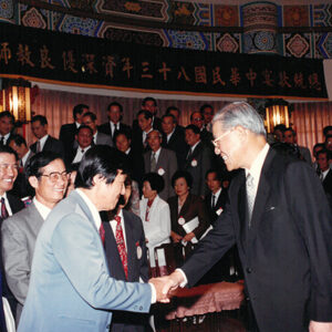 總統以午宴款待八十三年資深優良教師羅聯添等人(陽明山)-李總統照片冊-MOFA109179CF-2020-12-PH00117-015