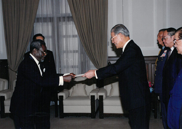 中非共和國新任駐華大使莫瑪珂呈遞到任國書於總統府-李總統照片冊-MOFA109179CF-2020-12-PH00117-019
