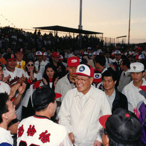 總統主持棒球場照明啟用並開球-李總統照片冊-MOFA109179CF-2020-12-PH00117-053