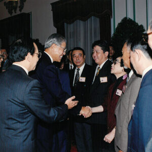 總統茶會款待83年僑務委員會議全體出席人員徐中元等人-李總統照片冊-MOFA109179CF-2020-12-PH00117-066