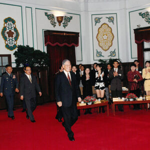 總統茶會款待第31屆金馬獎入圍新片代表及個人曾慶瑜等人-李總統照片冊-MOFA109179CF-2020-12-PH00117-074