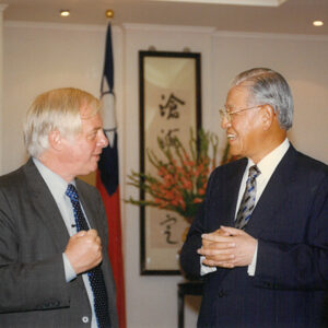 英國BBC"東方與西方"節目主持人彭定康(前英國駐香港總督)晉訪李登輝總統-李登輝總統活動照片冊-MOFA109179CF-2020-12-PH00163-002