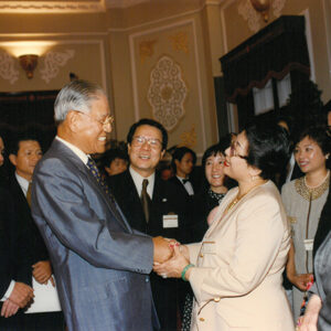 李登輝總統茶會款待第五屆亞洲台灣商會聯合總會與會代表詹德薰等人-李登輝總統活動照片冊-MOFA109179CF-2020-12-PH00163-005