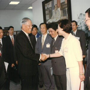 李登輝總統蒞臨"國會助理暨政策研究人才班"合影、致詞暨授證-李登輝總統活動照片冊-MOFA109179CF-2020-12-PH00163-087