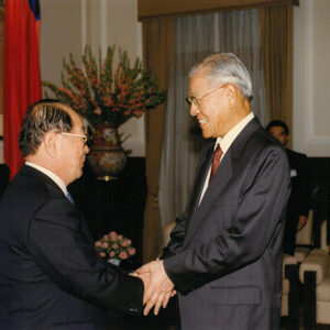 李登輝總統接見日本眾議員栗屋敏信-李登輝總統活動照片冊-MOFA109179CF-2020-12-PH00163-112