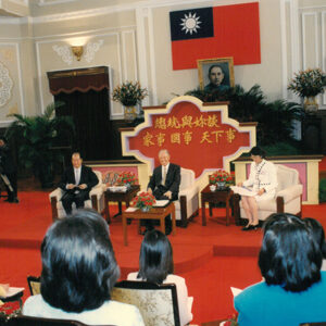 李登輝總統主持「總統與你談家事、國事、天下事」座談會。-李登輝總統活動照片冊-MOFA109179CF-2020-12-PH00164-007