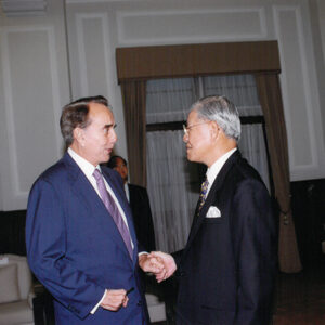 李登輝總統接見美國聯邦參議員杜爾。-李登輝總統活動照片冊-MOFA109179CF-2020-12-PH00164-028