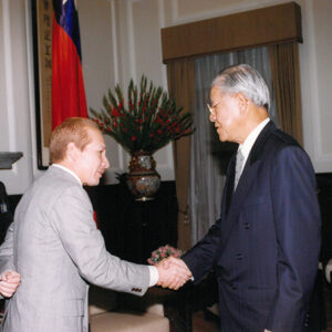 李登輝總統接見中南美政治記者團。-李登輝總統活動照片冊-MOFA109179CF-2020-12-PH00164-053