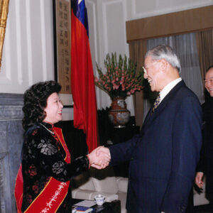 李登輝總統接見傑出中小企業董事長當選人藍秀琴等人。-李登輝總統活動照片冊-MOFA109179CF-2020-12-PH00164-072