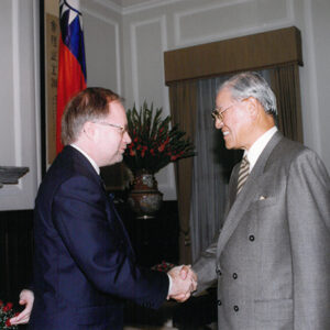 李登輝總統接見加拿大國會議員韋伯輝夫婦等人-李登輝總統活動照片冊-MOFA109179CF-2020-12-PH00164-088