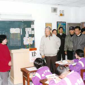 李登輝總統巡視金湖國中。-李登輝總統活動照片冊-MOFA109179CF-2020-12-PH00164-097