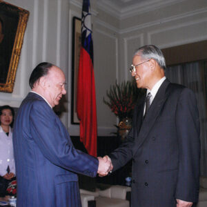 李登輝總統於總統府接見俄羅斯學者亞可夫列夫-李登輝總統活動照片冊-MOFA109179CF-2020-12-PH00165-001