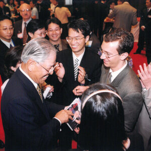 李總統於總統府以茶會款待第一屆全球青年領袖會議代表吉藤斯等人-李登輝總統活動照片冊-MOFA109179CF-2020-12-PH00165-035