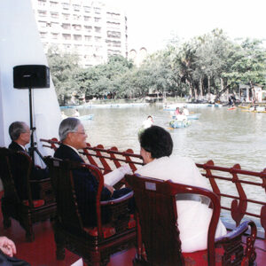 李總統蒞臨台中音樂藝術中心預定並聽取簡報-李登輝總統活動照片冊-MOFA109179CF-2020-12-PH00165-040