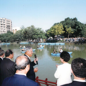 李總統蒞臨台中音樂藝術中心預定並聽取簡報-李登輝總統活動照片冊-MOFA109179CF-2020-12-PH00165-043