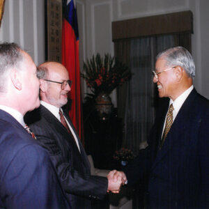 李總統於總統府接見第七屆亞台地區財務經濟暨會計研討會代表布萊能等人-李登輝總統活動照片冊-MOFA109179CF-2020-12-PH00165-049