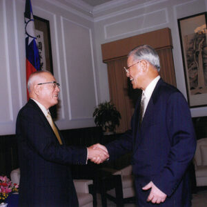 李總統於總統府接見日本交流會所長山下新太郎-李登輝總統活動照片冊-MOFA109179CF-2020-12-PH00165-077