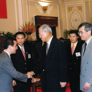 李登輝總統於總統府以茶會款待國際青商會南區重要幹部-李登輝總統活動照片冊-MOFA109179CF-2020-12-PH00165-081