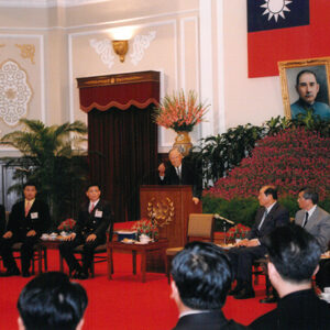 李登輝總統於總統府以茶會款待國際青商會南區重要幹部-李登輝總統活動照片冊-MOFA109179CF-2020-12-PH00165-082