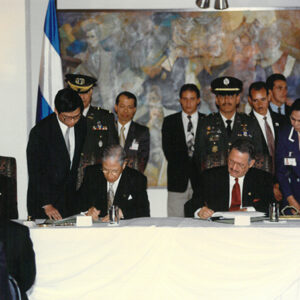 李總統登輝先生與宏都拉斯總統雷伊納分別代表兩國政府簽署聯合公報-李總統照片冊-MOFA109179CF-2020-12-PH00167-007