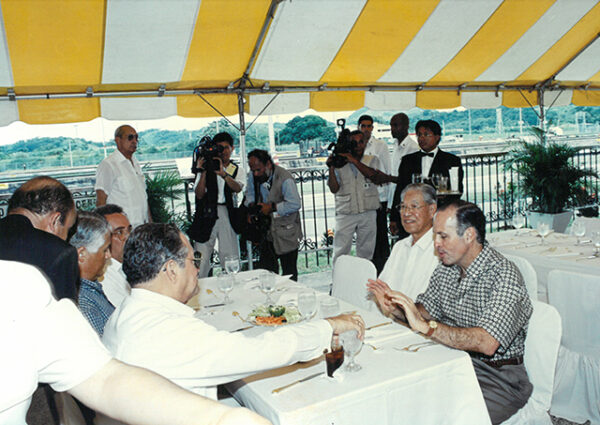 李總統登輝先生於巴拿馬總統府，巴拿馬、尼加拉瓜、宏都拉斯等三國總統在巴拿馬觀花水共進午餐-李總統照片冊-MOFA109179CF-2020-12-PH00167-026