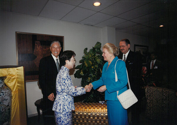 李總統夫人曾文惠女士與宏都拉斯總統雷伊納夫人寒暄致意-李總統照片冊-MOFA109179CF-2020-12-PH00167-048
