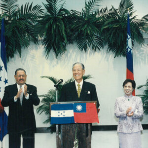 李總統登輝先生伉儷答謝宏都拉斯酒會(左一、二為宏國總統雷伊納伉儷)-李總統照片冊-MOFA109179CF-2020-12-PH00167-055