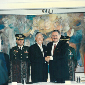 李總統登輝先生與宏都拉斯總統雷伊納分別代表兩國政府簽署聯合公報-李總統照片冊-MOFA109179CF-2020-12-PH00167-056