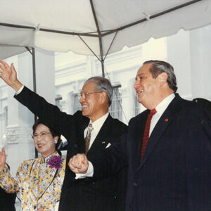 李總統登輝先生抵達薩爾瓦多接受軍禮歡迎(右一為薩國總統賈德隆-李總統照片冊-MOFA109179CF-2020-12-PH00167-061