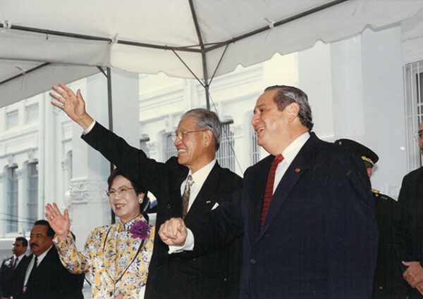 李總統登輝先生抵達薩爾瓦多接受軍禮歡迎(右一為薩國總統賈德隆-李總統照片冊-MOFA109179CF-2020-12-PH00167-061