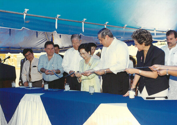 李總統登輝先生伉儷與薩爾瓦多總統賈德隆(右一)共同主持兒童收容之家揭幕式-李總統照片冊-MOFA109179CF-2020-12-PH00167-068