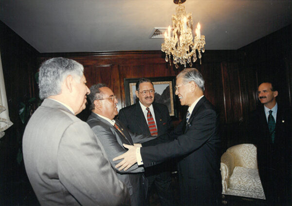 李總統登輝先生會見中美洲各國元首(右一為哥斯大黎加總統費蓋雷斯，右三為宏都拉斯總統雷伊納、左一為貝里斯總理愛斯吉維、左二為拿加拉瓜總統阿雷曼)-李總統照片冊-MOFA109179CF-2020-12-PH00167-074