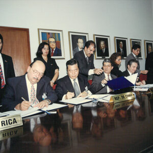 經濟部長王志剛與中美洲各國簽署協議文件-李總統照片冊-MOFA109179CF-2020-12-PH00167-076