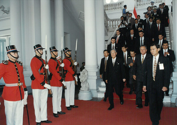 李總統登輝先生與巴拉圭總統瓦斯莫西於聯合記者會後步出會場-李總統照片冊-MOFA109179CF-2020-12-PH00167-101