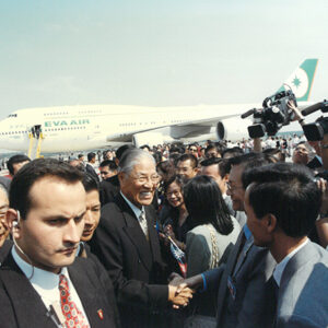 李總統登輝先生一行結束訪問巴拉圭、僑胞於機場歡送-李總統照片冊-MOFA109179CF-2020-12-PH00167-102