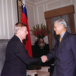 李總統於總統府接見美國眾議院亞太小組主席畢萊特等人-李登輝總統活動照片-MOFA109179CF-2020-12-PH00169-001