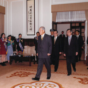 李總統於總統府接見第四屆全國連鎖店傑出服務店長簡志雄等人-李登輝總統活動照片-MOFA109179CF-2020-12-PH00169-002