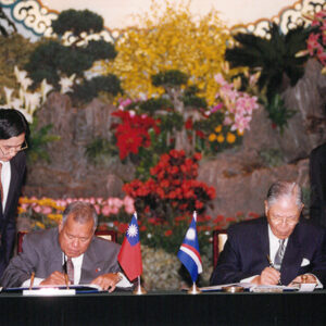 李總統於總統府與馬紹爾群島共和國總統卡爾亞簽署聯合公報-李登輝總統活動照片-MOFA109179CF-2020-12-PH00169-011