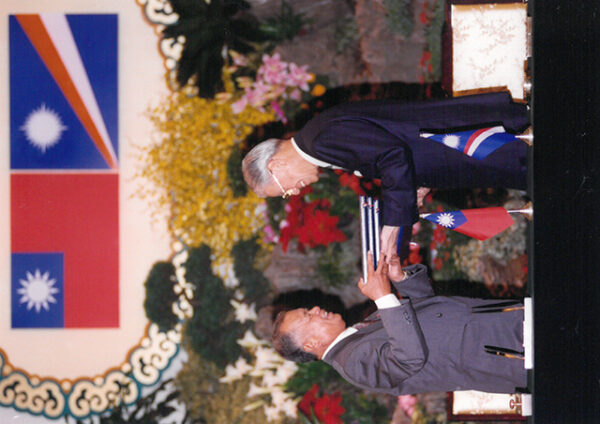 李總統於總統府與馬紹爾群島共和國總統卡爾亞簽署聯合公報-李登輝總統活動照片-MOFA109179CF-2020-12-PH00169-012